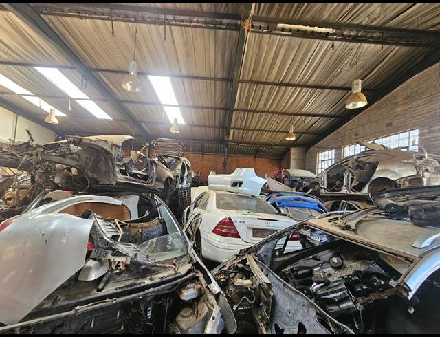 400M² FACTORY FOR SALE IN KNIGHTS